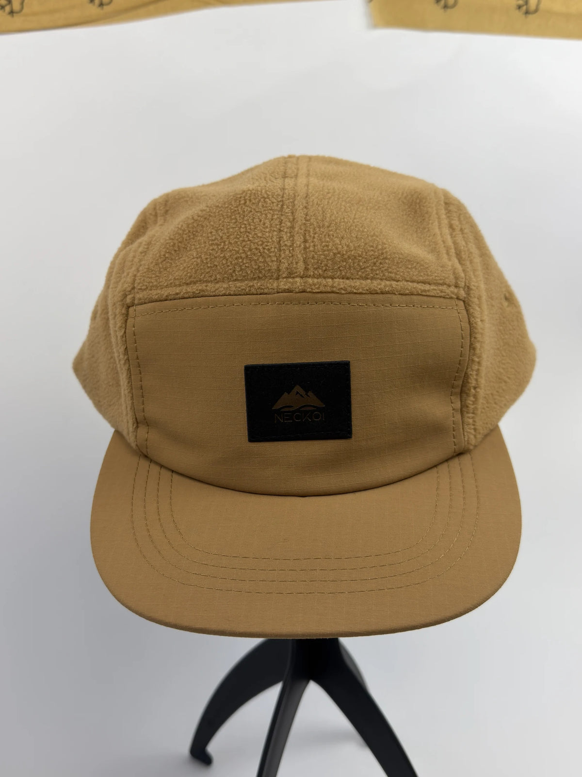 Gorra polar camel, vista frontal