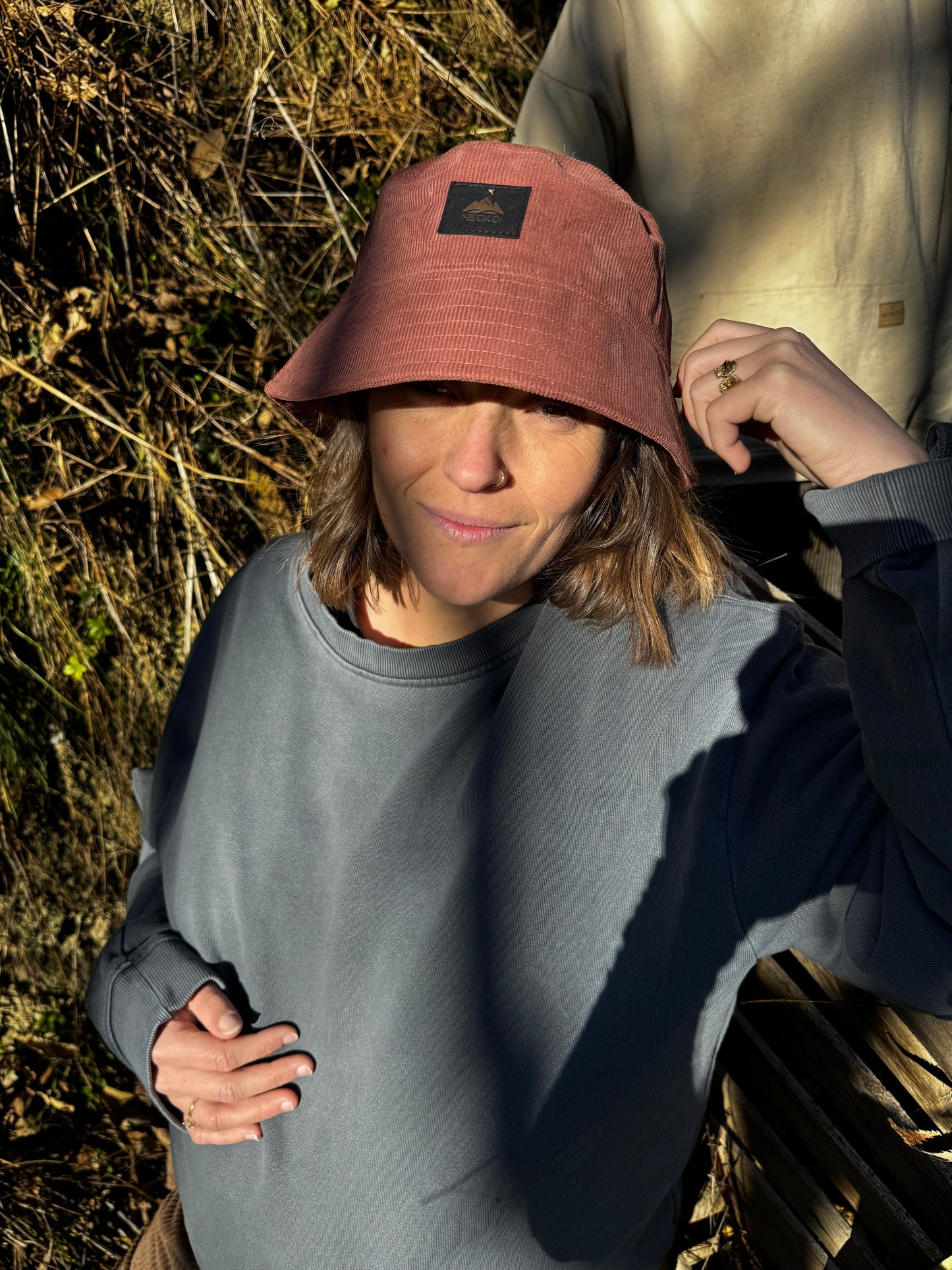 Sombrero bucket pana algodón orgánico salmón