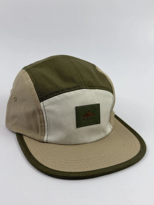 Gorra tricolor verde, beige y blanca